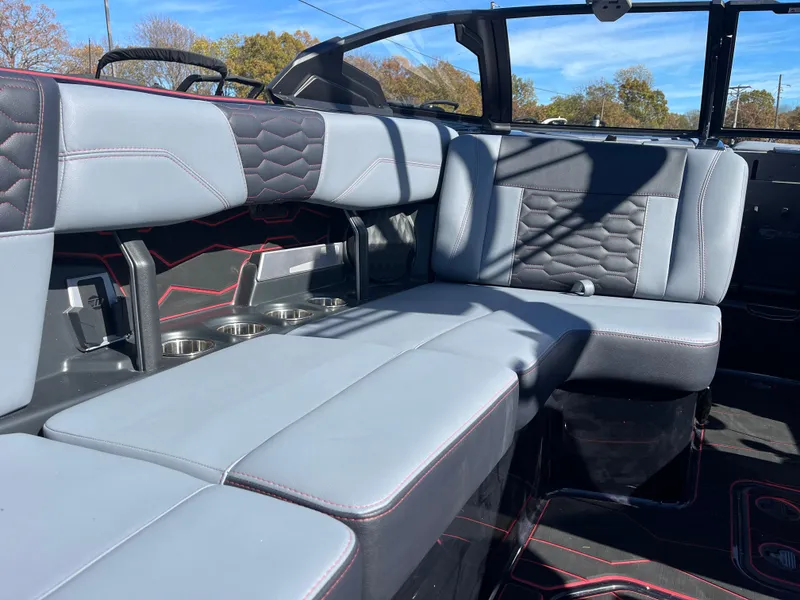 Slide: The Image of Malibu Wakesetter 24 MXZ 2025 - 18