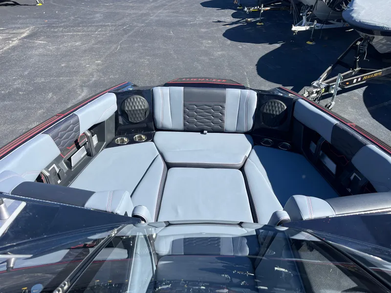 Slide: The Image of Malibu Wakesetter 24 MXZ 2025 - 9