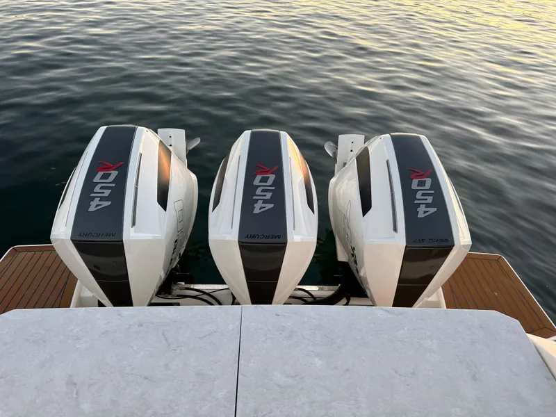 Slide: The Image of Tiara 43 LE 2021 - 10