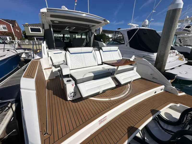 Slide: The Image of Tiara 43 LE 2021 - 12