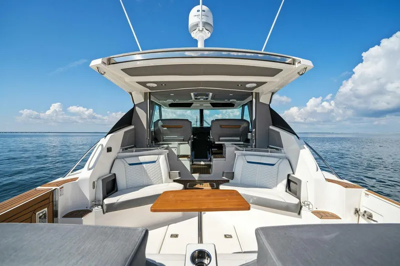 Slide: The Image of Tiara 43 LE 2021 - 13