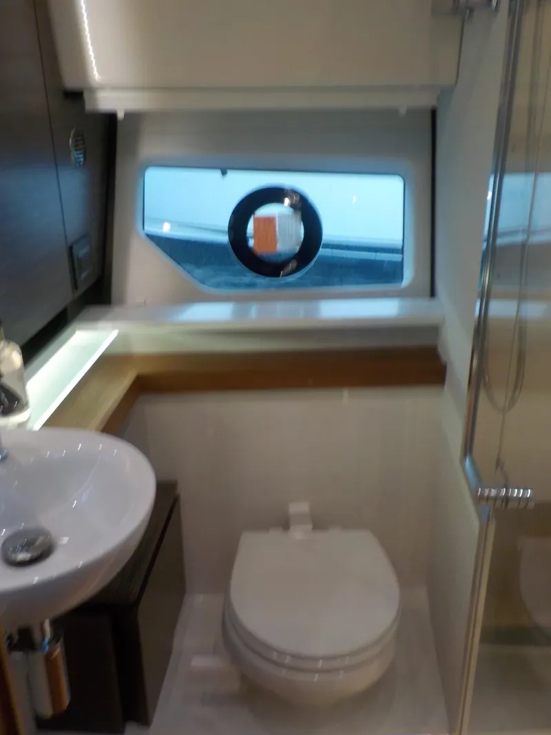 Slide: The Image of Tiara 43 LE 2021 - 16