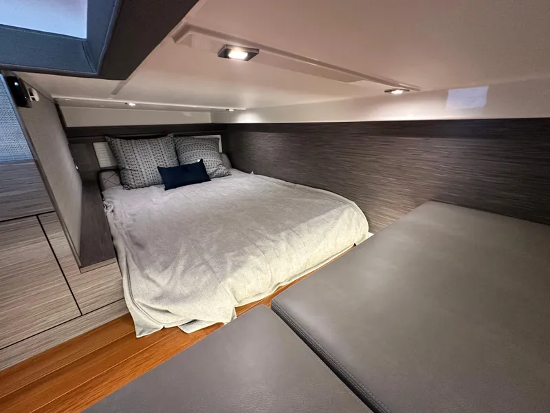 Slide: The Image of Tiara 43 LE 2021 - 17