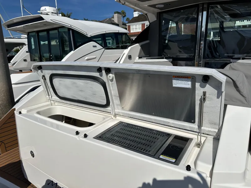 Slide: The Image of Kenyon electric grill and storage on left side - 19