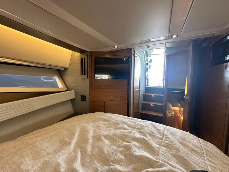 Slide: The Image of Tiara 43 LE 2021 - 22