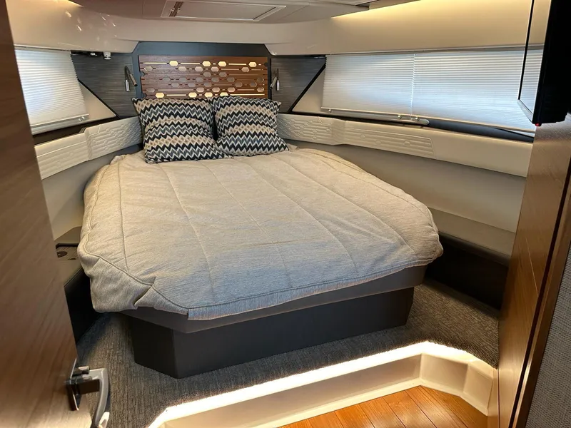 Slide: The Image of Tiara 43 LE 2021 - 23