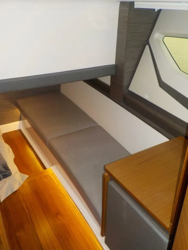 Slide: The Image of Tiara 43 LE 2021 - 24