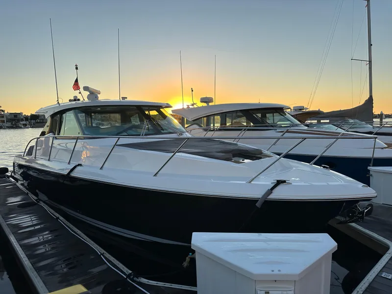 Slide: The Image of Tiara 43 LE 2021 - 32