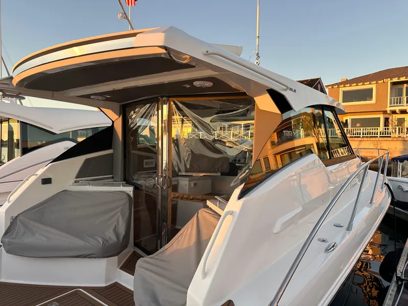 Slide: The Image of Tiara 43 LE 2021 - 34