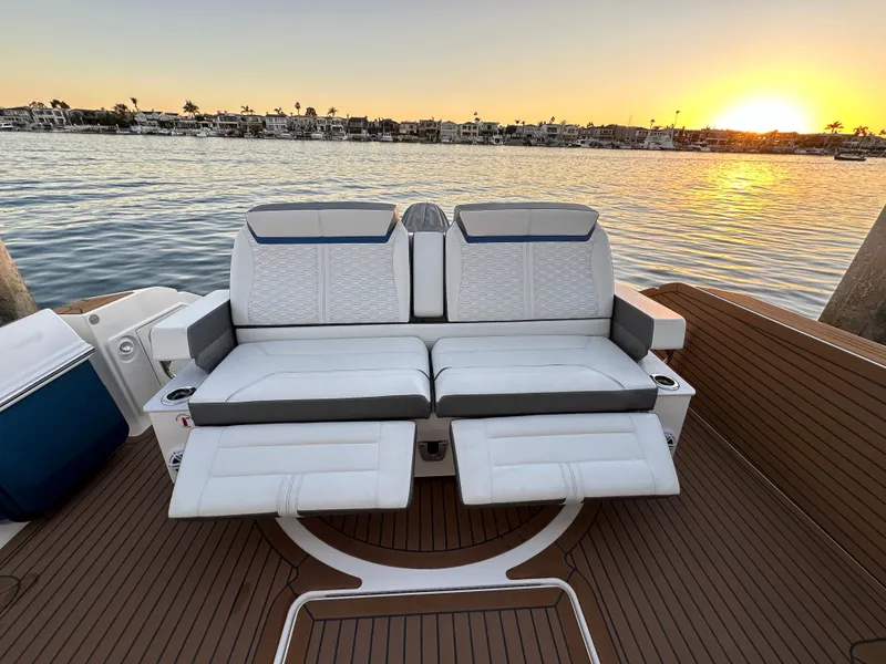 Slide: The Image of Tiara 43 LE 2021 - 35