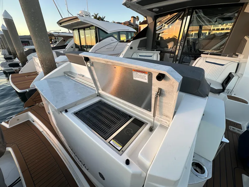 Slide: The Image of Tiara 43 LE 2021 - 36