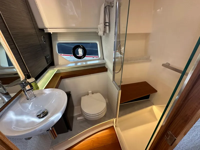 Slide: The Image of Tiara 43 LE 2021 - 43