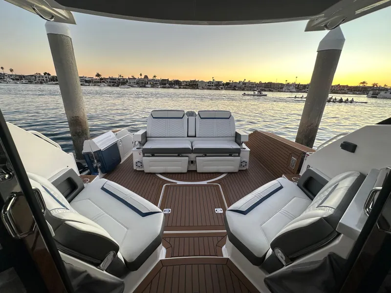 Slide: The Image of Tiara 43 LE 2021 - 44