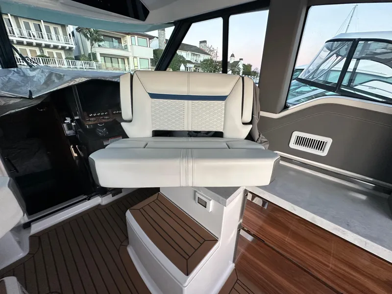 Slide: The Image of Tiara 43 LE 2021 - 45