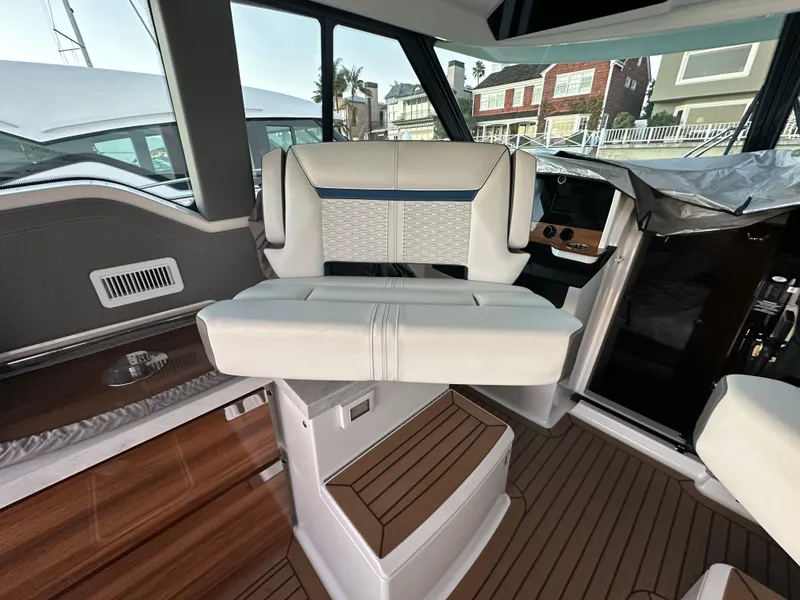 Slide: The Image of Tiara 43 LE 2021 - 46