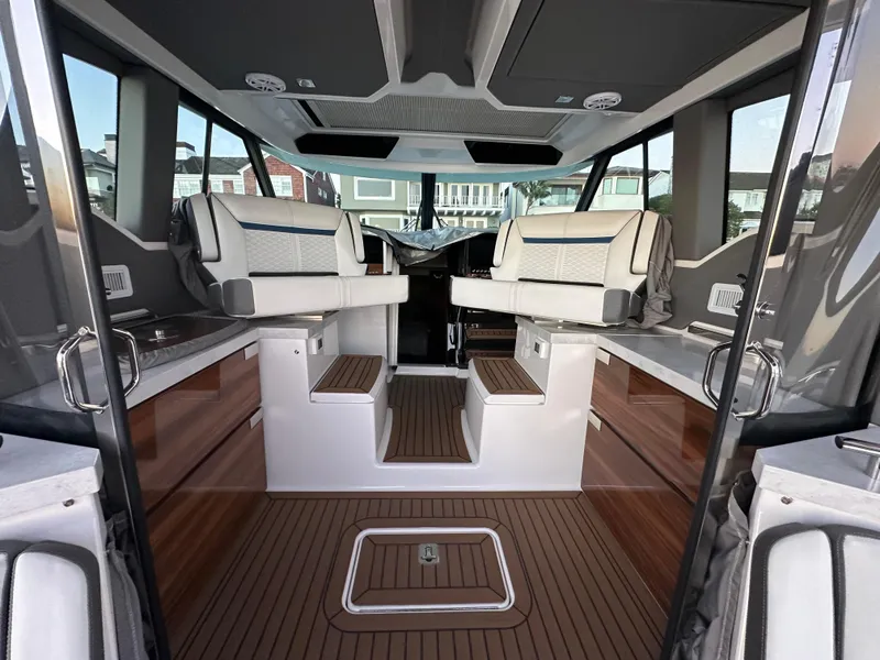 Slide: The Image of Tiara 43 LE 2021 - 47