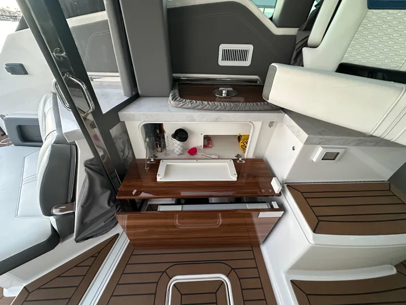 Slide: The Image of Tiara 43 LE 2021 - 48