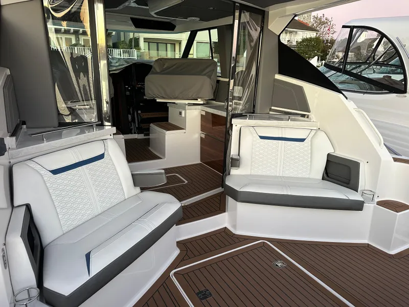 Slide: The Image of Tiara 43 LE 2021 - 50