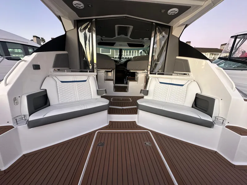 Slide: The Image of Tiara 43 LE 2021 - 51