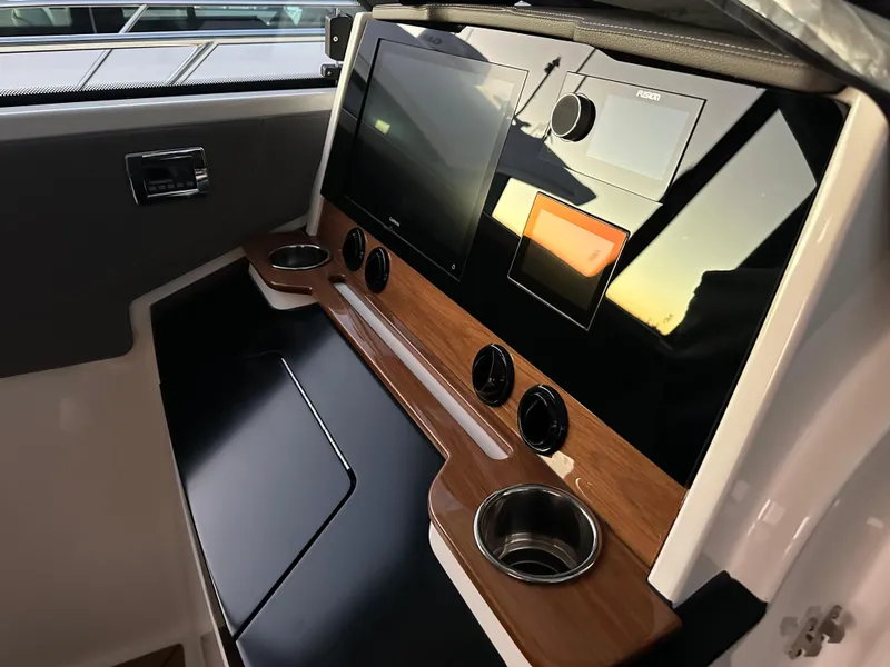 Slide: The Image of Tiara 43 LE 2021 - 54