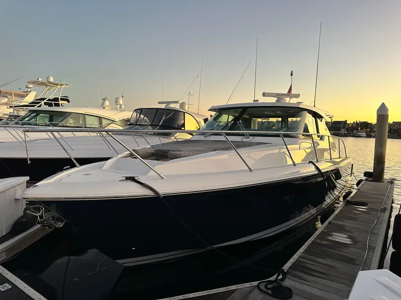 Slide: The Image of Tiara 43 LE 2021 - 56