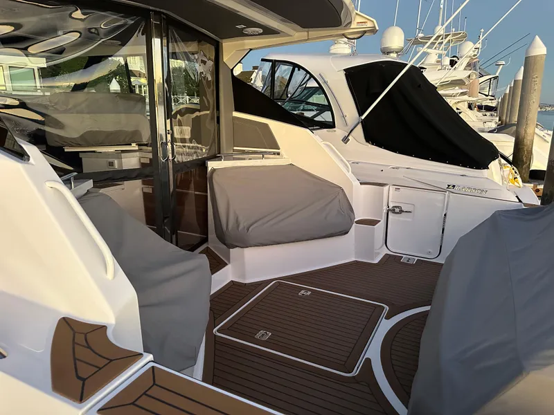 Slide: The Image of Tiara 43 LE 2021 - 58