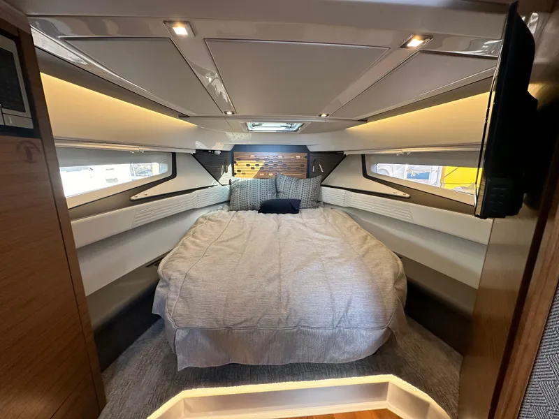 Slide: The Image of Tiara 43 LE 2021 - 65