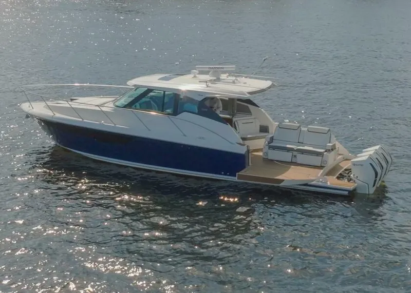 Slide: The Image of Tiara 43 LE 2021 - 72