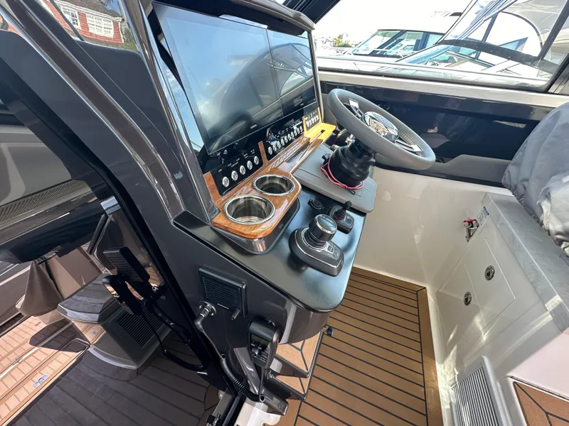 Slide: The Image of Tiara 43 LE 2021 - 73