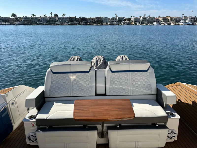 Slide: The Image of Tiara 43 LE 2021 - 8