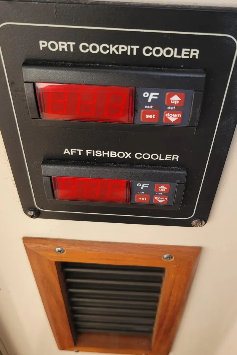 Slide: The Image of 2008 Grady-White 330 Express cooler controls, port cockpit and aft fishbox. - 14