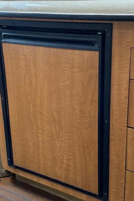 Slide: The Image of 2006 Sea Ray Sundancer wooden cabinet detail with sleek design. - 29