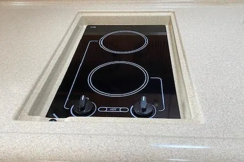 Slide: The Image of Built-in stovetop on 2006 Sea Ray Sundancer yacht. - 36