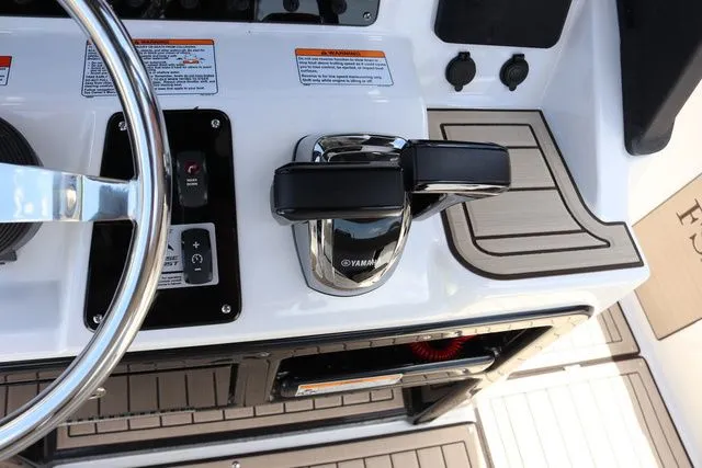 Slide: The Image of Yamaha 222 FSH Sport E 2025 - 15