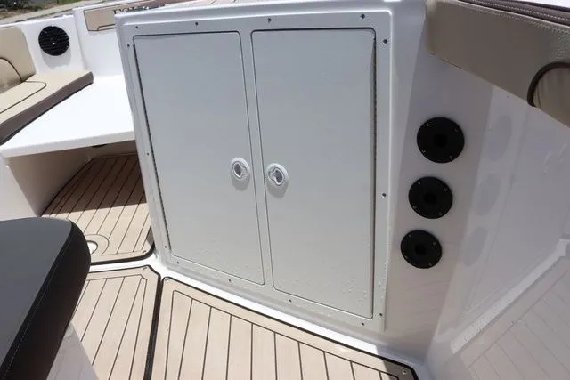 Slide: The Image of Yamaha 222 FSH Sport E 2025 - 25