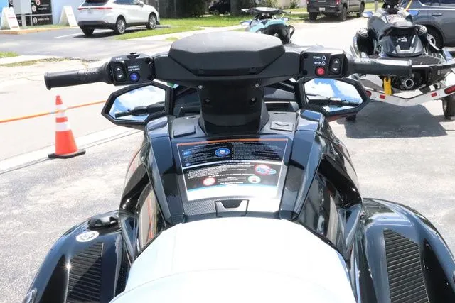 Slide: The Image of Yamaha VX CRUISER-BLACK/ICE BLUE 2025 - 13