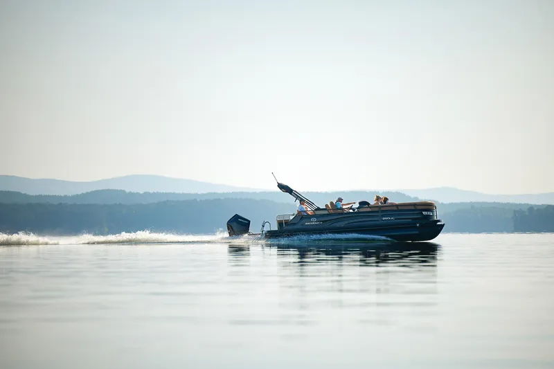 Slide: The Image of Regency 250 LE3 Sport 2025 - 105