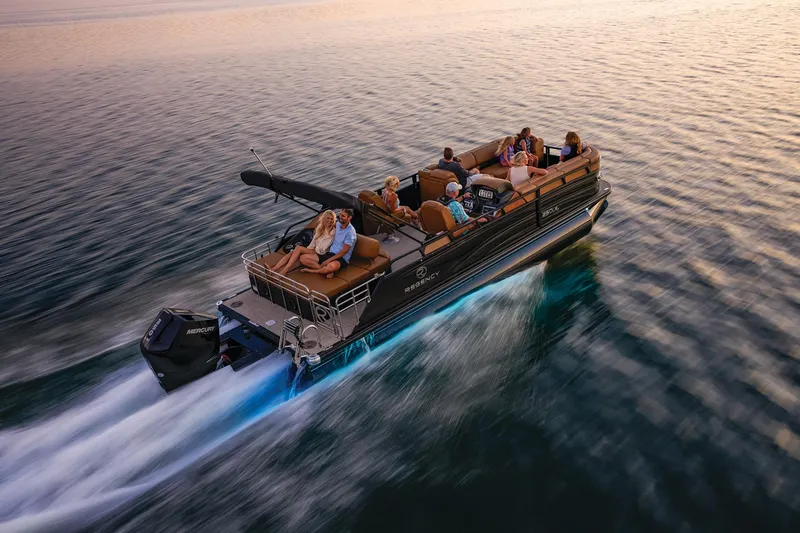 Slide: The Image of Regency 250 LE3 Sport 2025 - 94