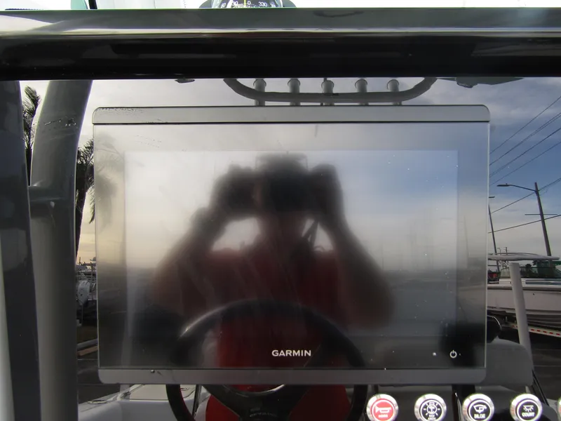Slide: The Image of Garmin display on 2025 Wellcraft 223 Fisherman boat dashboard. - 17