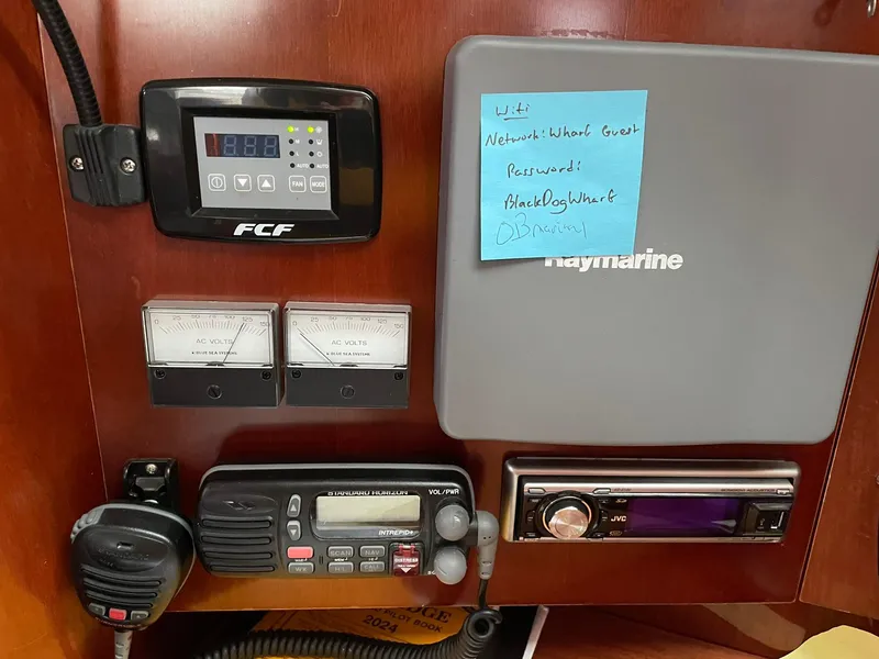 Slide: The Image of Beneteau 393 2004 - 19