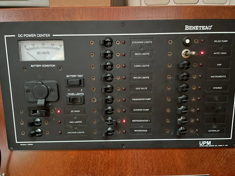 Slide: The Image of Beneteau 393 2004 - 20