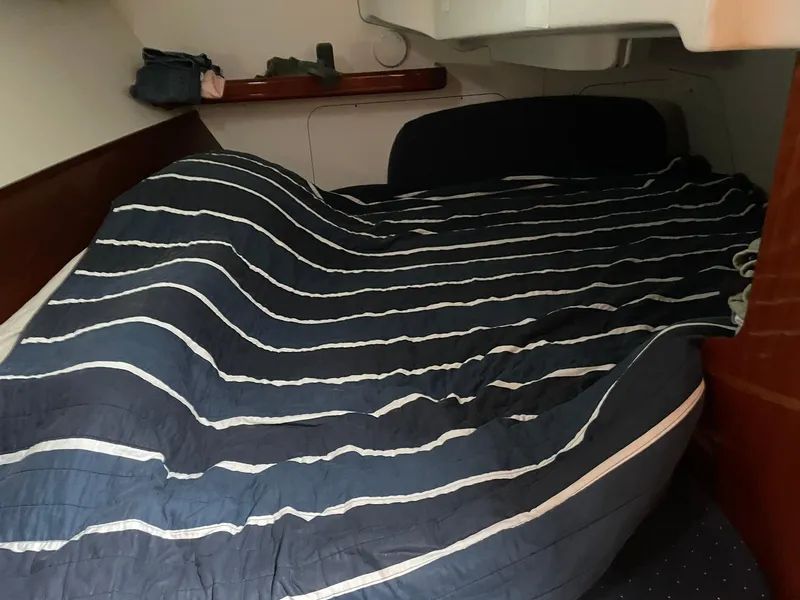 Slide: The Image of Beneteau 393 2004 - 23