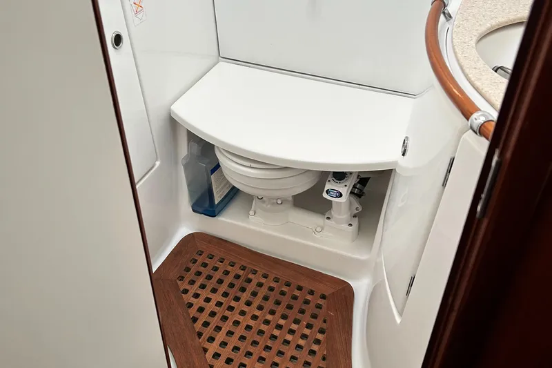 Slide: The Image of Beneteau 393 2004 - 25