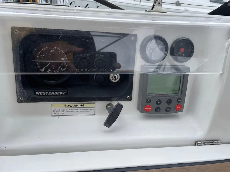 Slide: The Image of Beneteau 393 2004 - 6