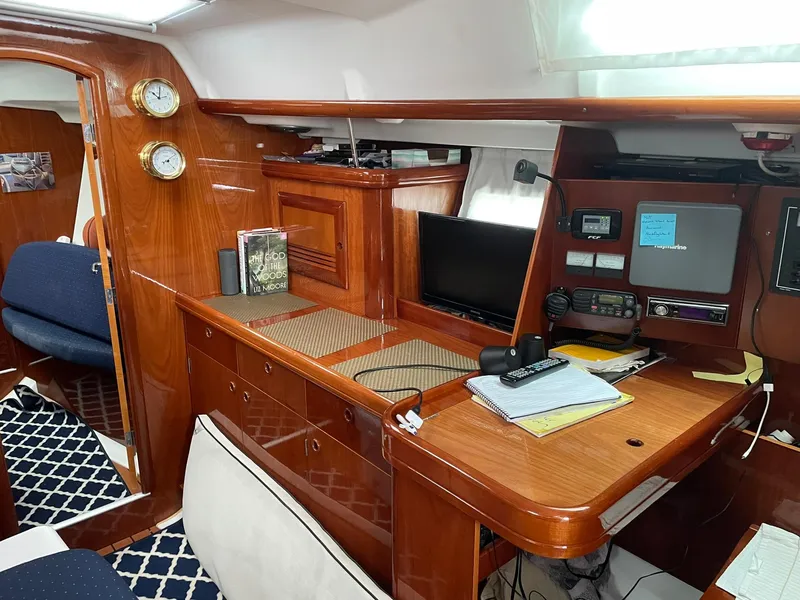 Slide: The Image of Beneteau 393 2004 - 9