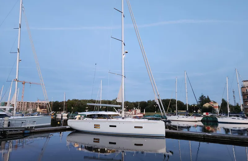 The Image of Moody Decksaloon 48 - 1