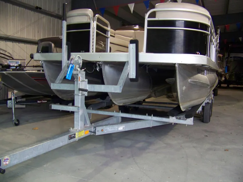 Slide: The Image of 2018 Bennington 21SL pontoon boat on a trailer in a showroom. - 10