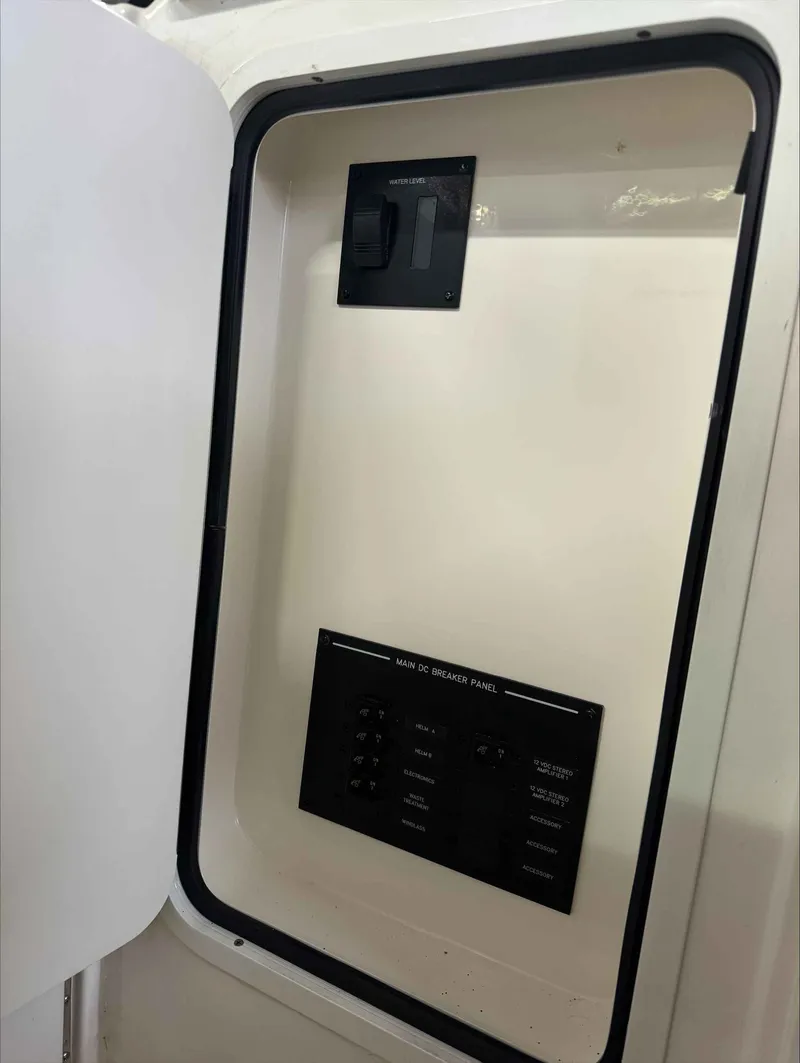 Slide: The Image of Sea Ray 310SLXO 2019 - 13