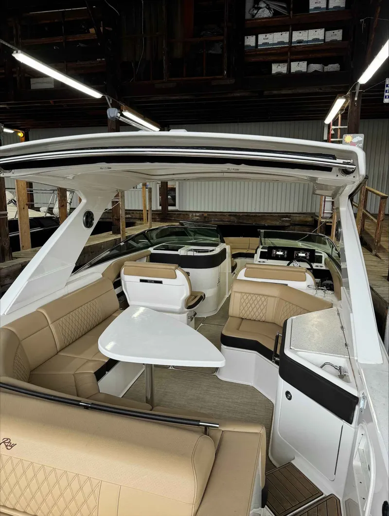 Slide: The Image of Sea Ray 310SLXO 2019 - 7