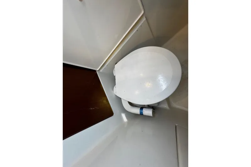 Slide: The Image of Toilet in 1999 Beneteau Oceanis Clipper 461 yacht bathroom. - 105
